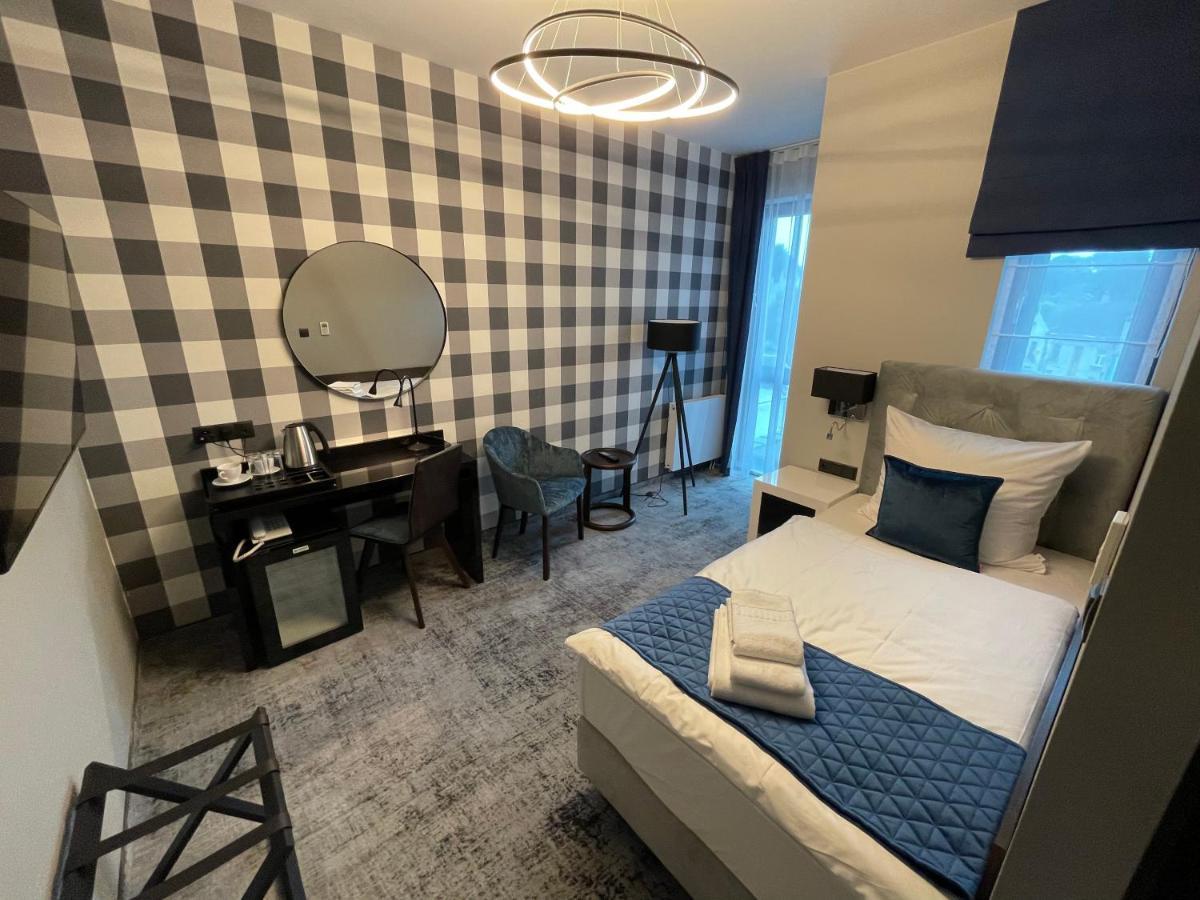Hotel Sanova Jarosław Dış mekan fotoğraf