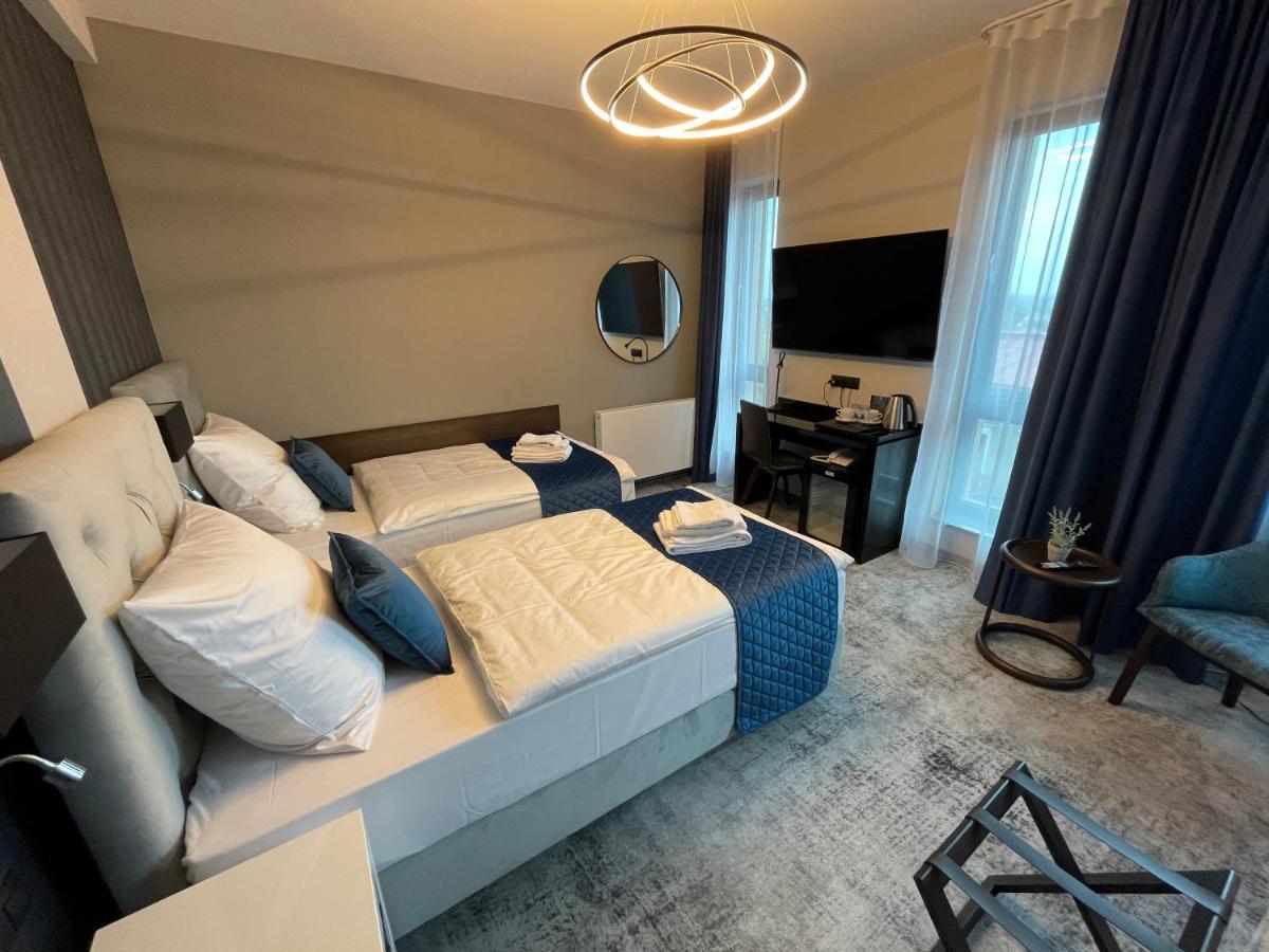 Hotel Sanova Jarosław Dış mekan fotoğraf