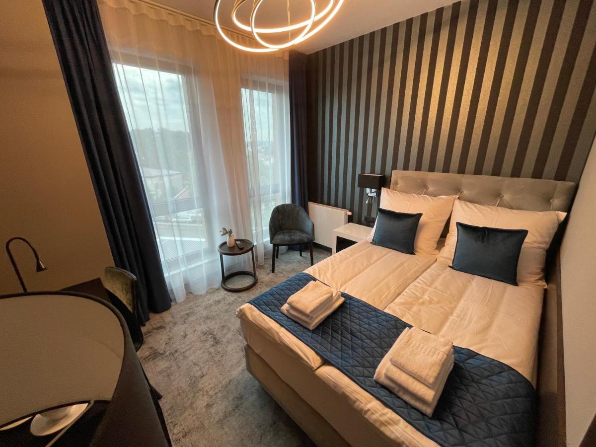 Hotel Sanova Jarosław Dış mekan fotoğraf