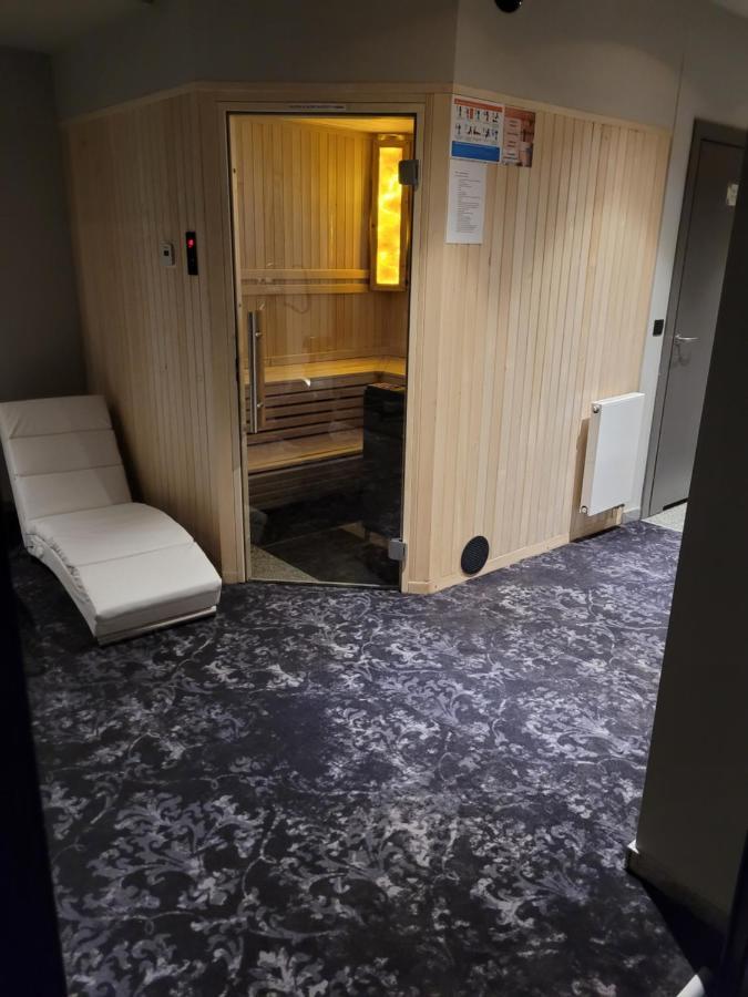 Hotel Sanova Jarosław Dış mekan fotoğraf