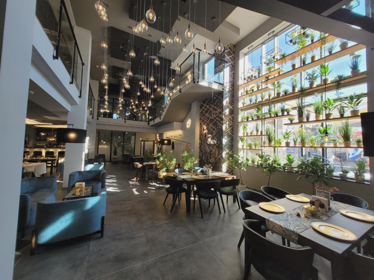 Hotel Sanova Jarosław Dış mekan fotoğraf