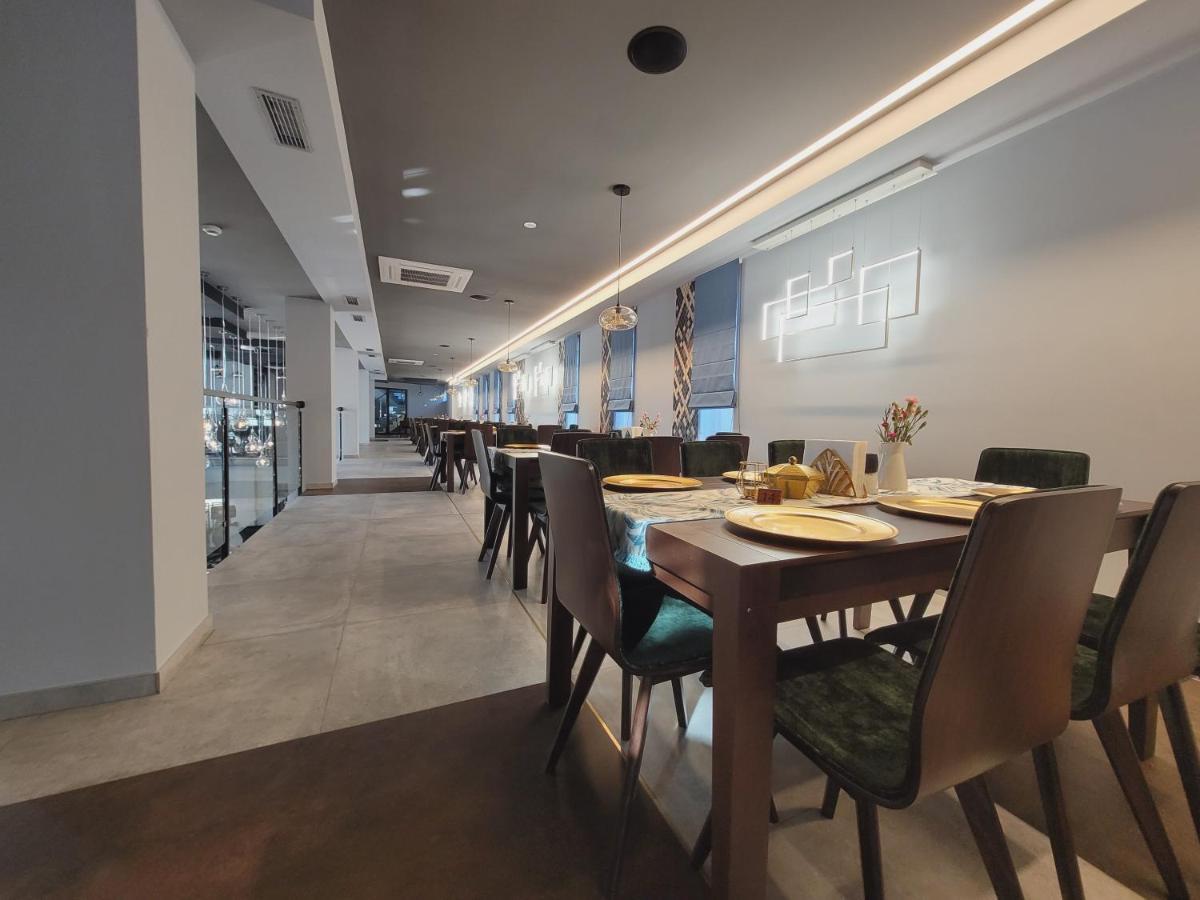 Hotel Sanova Jarosław Dış mekan fotoğraf