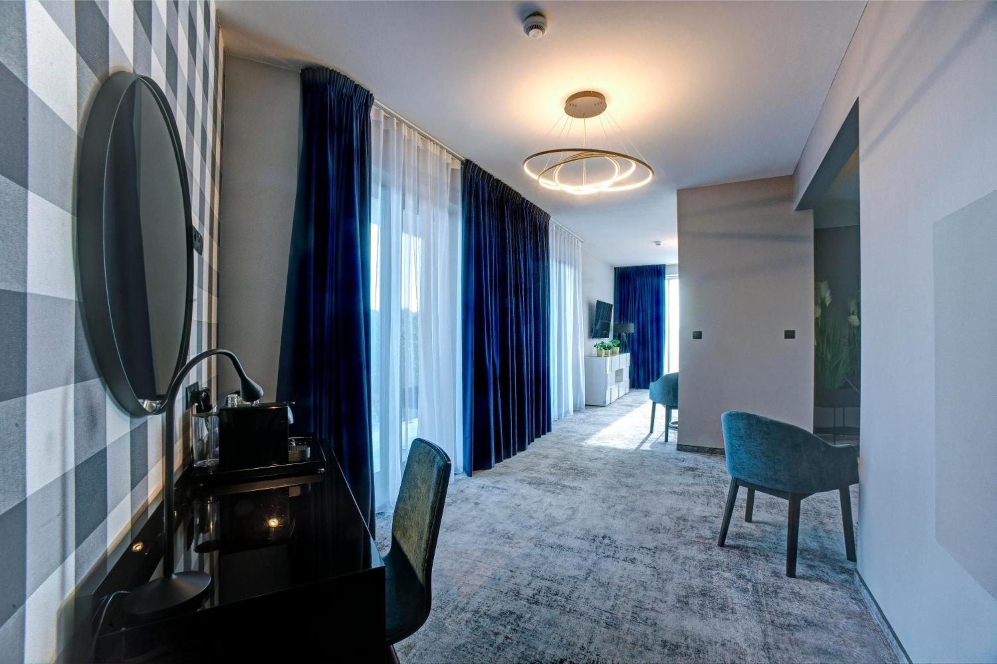 Hotel Sanova Jarosław Dış mekan fotoğraf